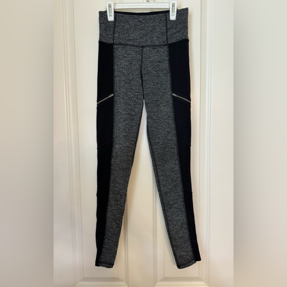 Athleta High Rise Metro Black and Grey Leggings with Zip Pockets Size XS